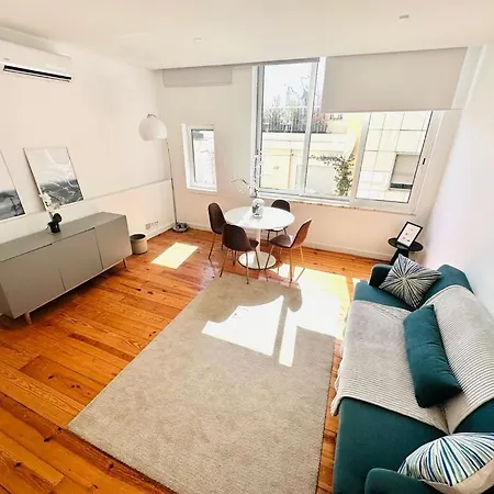 The Saraiva House - No 1e - Beautiful Two-bedroom * Lisboa